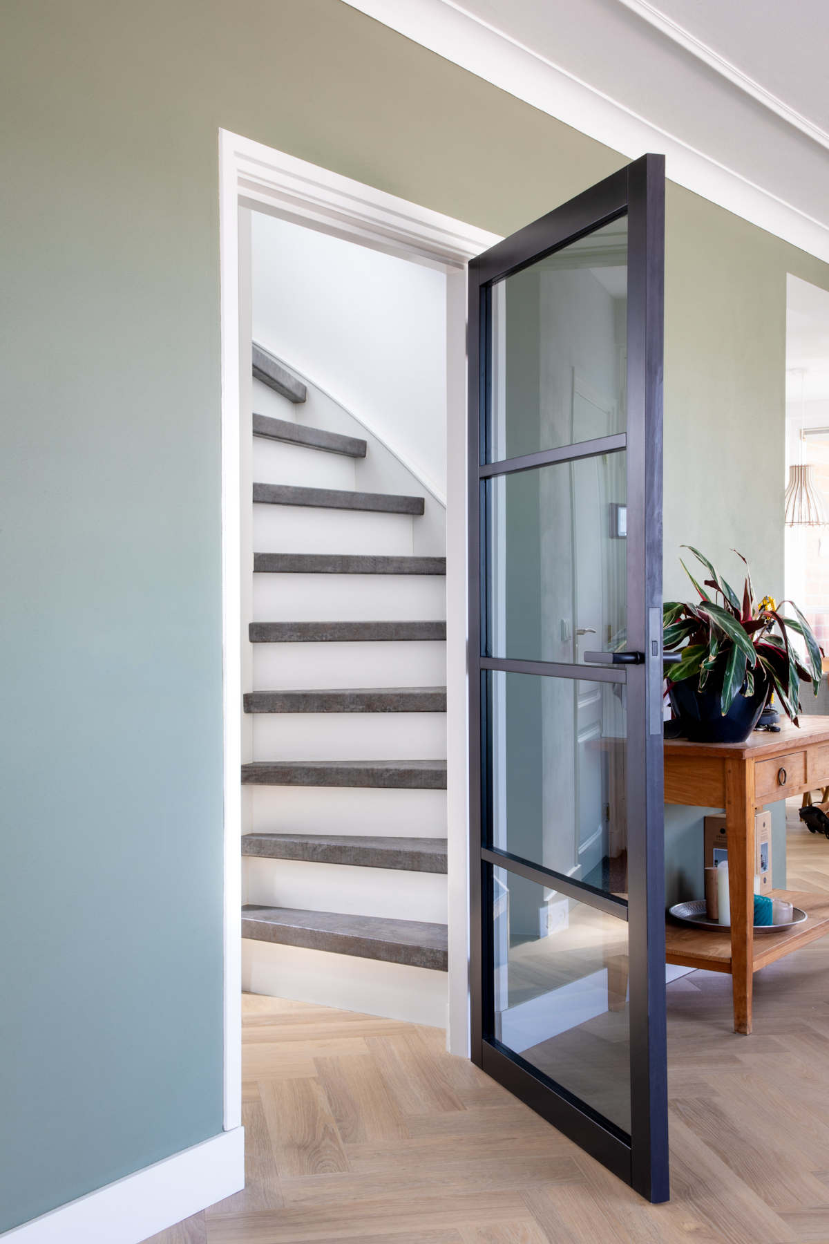 Traprenovatie rotterdam industriele deur